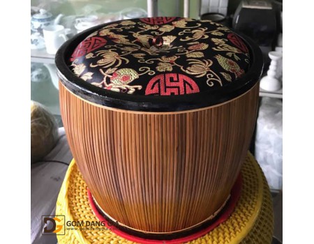 Ấm tích và giỏ ủ Bát Tràng hoa văn gấm 1,5L Ấm tích và giỏ ủ Bát Tràng hoa văn gấm 1,5L